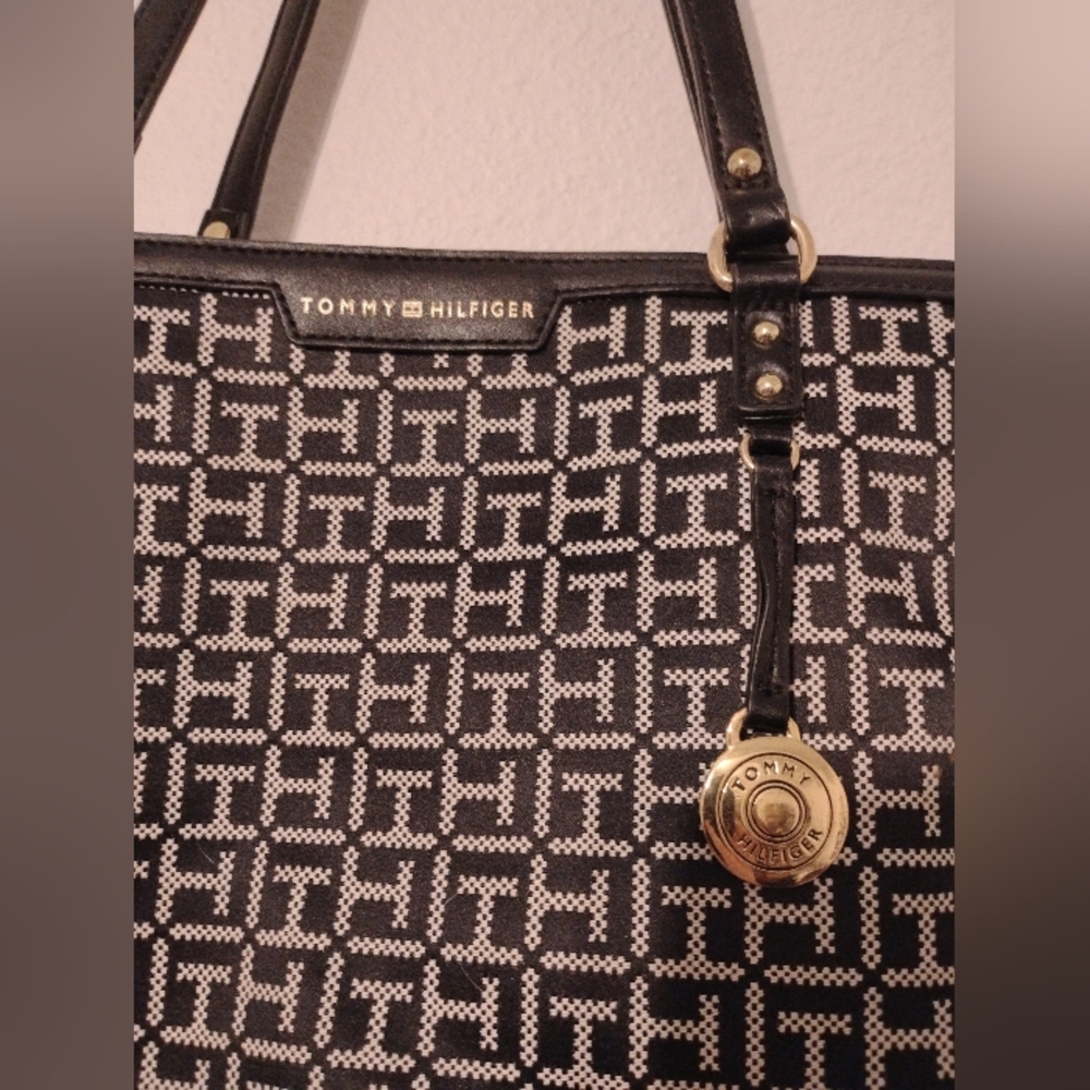 Tommy Hilfiger Tote Bag - Picture 2 of 8